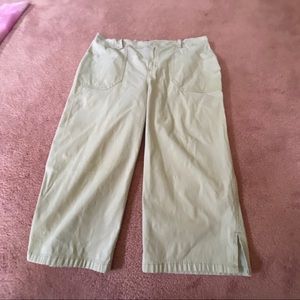 Gloria Vanderbilt kahki  capris